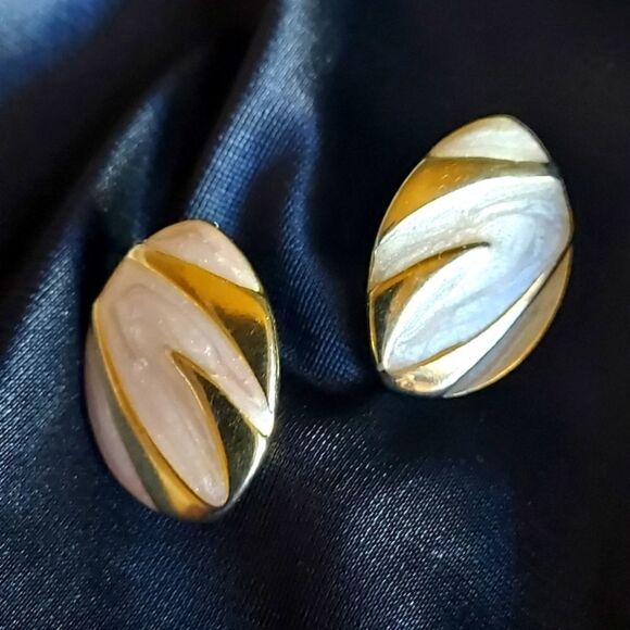 AVON GOLD PINK VINTAGE STUD EARRINGS - Picture 1 of 9